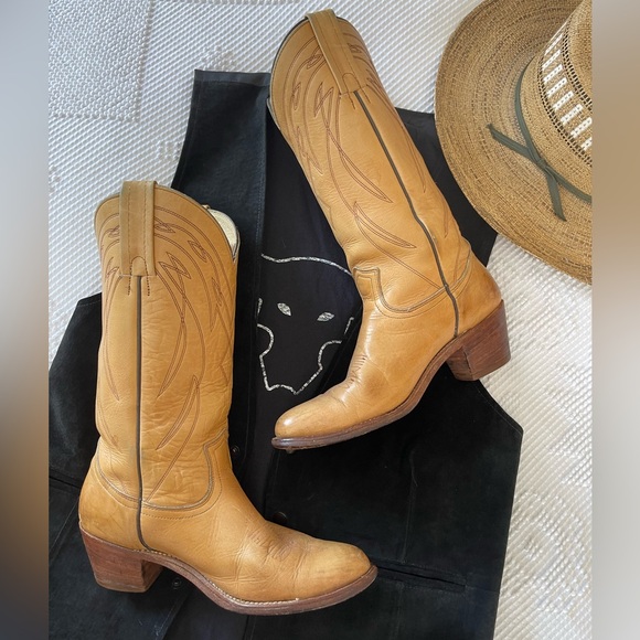 FRYE | Banana Stitched Boots - Picture 3 of 9